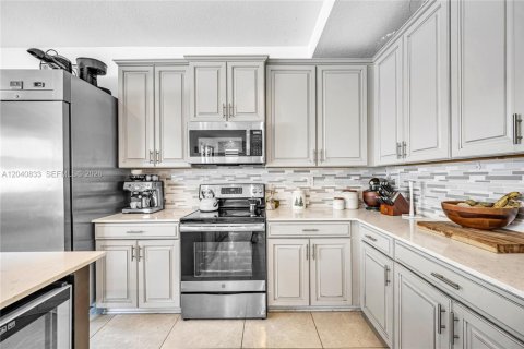Купить виллу или дом в Хомстед, Флорида 4 спальни, 237.46м2, № 2189511 - фото 17