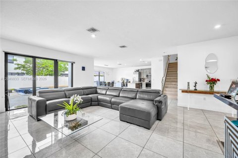 Купить виллу или дом в Хомстед, Флорида 4 спальни, 237.46м2, № 2189511 - фото 9