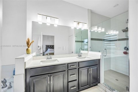 Купить виллу или дом в Хомстед, Флорида 4 спальни, 237.46м2, № 2189511 - фото 25