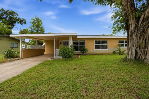 House in Sarasota, Florida 3 bedrooms, 142.79 sq.m. № 2223341