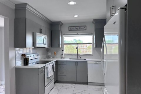 Condominio en Sunrise, Florida, 2 dormitorios № 2088259