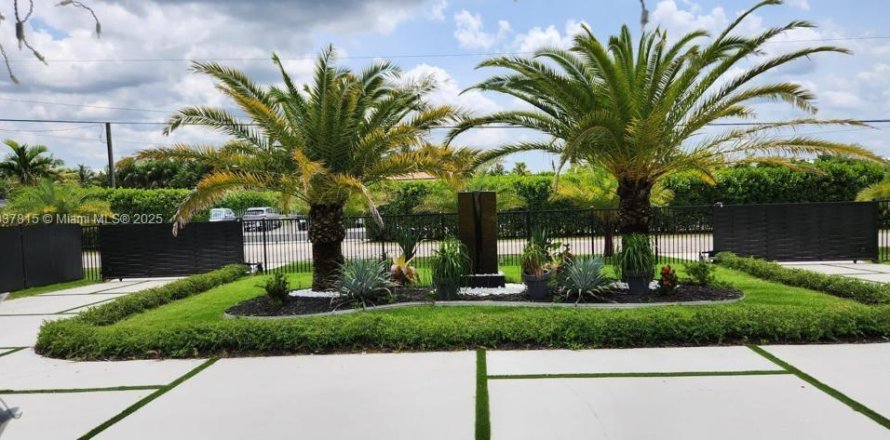 House in Miami, Florida 3 bedrooms, 309.09 sq.m. № 1823564