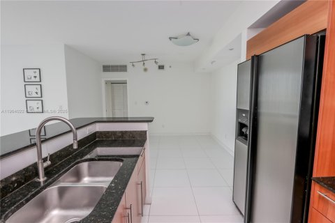 Condo in Miami, Florida, 2 bedrooms  № 2052747 - photo 19