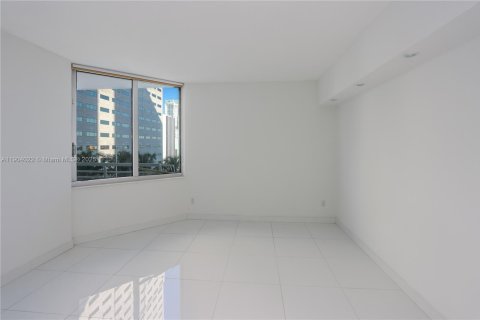 Condo in Miami, Florida, 2 bedrooms  № 2052747 - photo 5