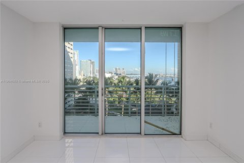 Condo in Miami, Florida, 2 bedrooms  № 2052747