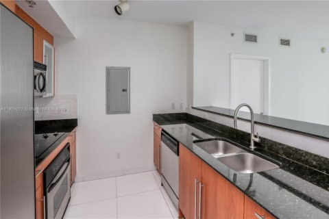 Condo in Miami, Florida, 2 bedrooms  № 2052747 - photo 18
