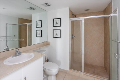 Condo in Miami, Florida, 2 bedrooms  № 2052747 - photo 9