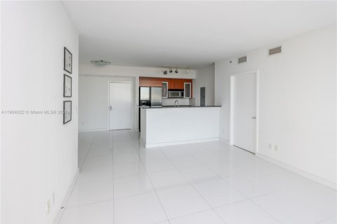 Condo in Miami, Florida, 2 bedrooms  № 2052747 - photo 14
