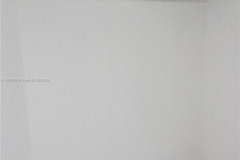 Condo in Miami, Florida, 2 bedrooms  № 2052747 - photo 7