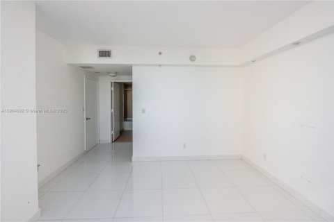 Condo in Miami, Florida, 2 bedrooms  № 2052747 - photo 6