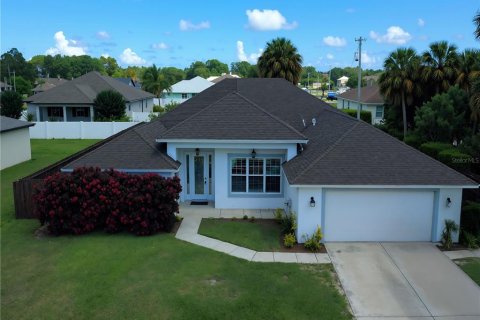 House in Saint Lucie, Florida 4 bedrooms, 203.27 sq.m. № 1899544 - photo 1