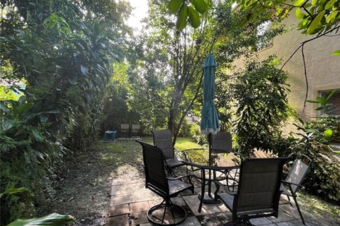 Снять в аренду таунхаус в Форт-Лодердейл, Флорида 2 спальни, 111.48м2, № 1221505 - фото 1