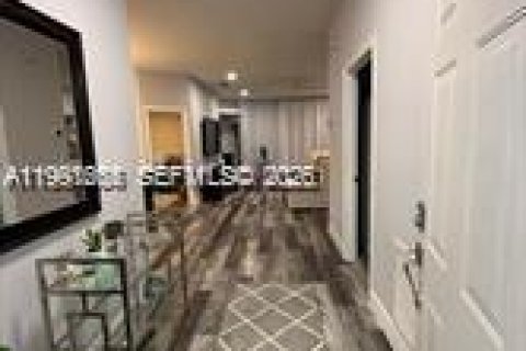 Снять в аренду виллу или дом в Порт-Сент-Луси, Флорида 3 спальни, 167.69м2, № 2052389 - фото 4