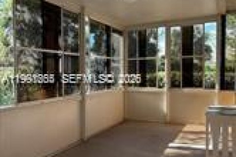 Снять в аренду виллу или дом в Порт-Сент-Луси, Флорида 3 спальни, 167.69м2, № 2052389 - фото 12