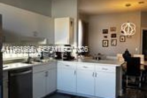 Снять в аренду виллу или дом в Порт-Сент-Луси, Флорида 3 спальни, 167.69м2, № 2052389 - фото 7