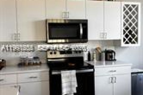 Снять в аренду виллу или дом в Порт-Сент-Луси, Флорида 3 спальни, 167.69м2, № 2052389 - фото 6