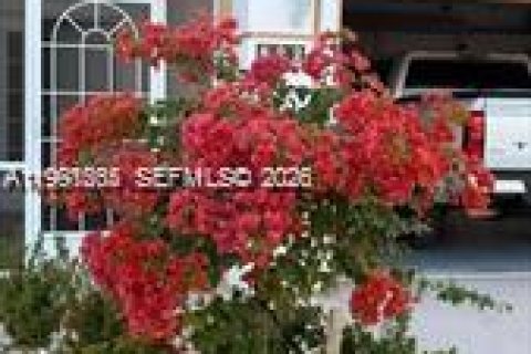 Снять в аренду виллу или дом в Порт-Сент-Луси, Флорида 3 спальни, 167.69м2, № 2052389 - фото 2