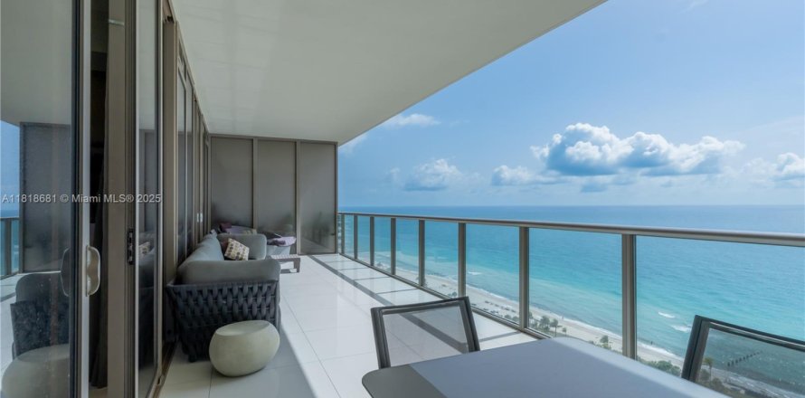 Condo in Bal Harbour, Florida, 2 bedrooms  № 1779494