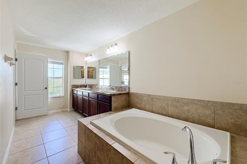 Townhouse in Orlando, Florida 3 bedrooms, 218.51 sq.m. № 2208023 - photo 27