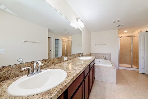 Townhouse in Orlando, Florida 3 bedrooms, 218.51 sq.m. № 2208023 - photo 25