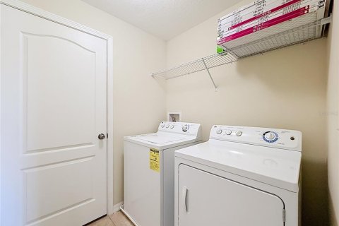 Townhouse in Orlando, Florida 3 bedrooms, 218.51 sq.m. № 2208023 - photo 29