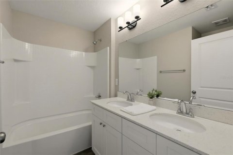 House in Sebring, Florida 4 bedrooms, 164.72 sq.m. № 2220933 - photo 23