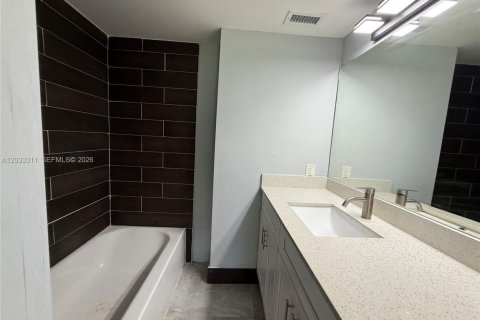 Casa en alquiler en West Palm Beach, Florida, 2 dormitorios, 102.19 m2 № 2077694 - foto 8