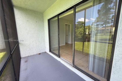 Casa en alquiler en West Palm Beach, Florida, 2 dormitorios, 102.19 m2 № 2077694 - foto 15