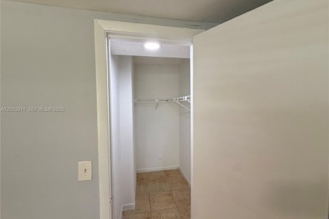Casa en alquiler en West Palm Beach, Florida, 2 dormitorios, 102.19 m2 № 2077694 - foto 13