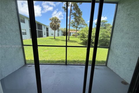 Casa en alquiler en West Palm Beach, Florida, 2 dormitorios, 102.19 m2 № 2077694 - foto 16