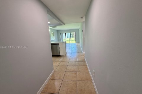 Casa en alquiler en West Palm Beach, Florida, 2 dormitorios, 102.19 m2 № 2077694 - foto 18