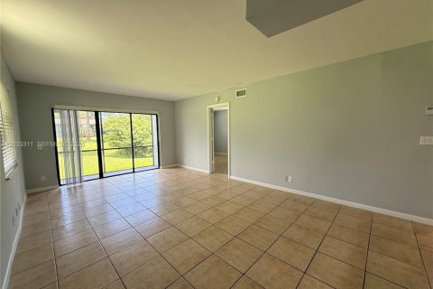 Casa en alquiler en West Palm Beach, Florida, 2 dormitorios, 102.19 m2 № 2077694 - foto 4