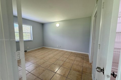 Casa en alquiler en West Palm Beach, Florida, 2 dormitorios, 102.19 m2 № 2077694 - foto 6
