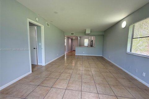 Casa en alquiler en West Palm Beach, Florida, 2 dormitorios, 102.19 m2 № 2077694 - foto 5