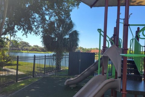 Купить таунхаус в Дейви, Флорида 3 спальни, 153.66м2, № 1963785 - фото 27