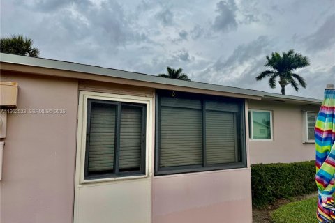 House in West Palm Beach, Florida 1 bedroom, 61.5 sq.m. № 2008274 - photo 10