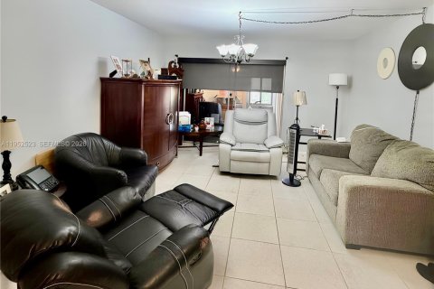 House in West Palm Beach, Florida 1 bedroom, 61.5 sq.m. № 2008274 - photo 4