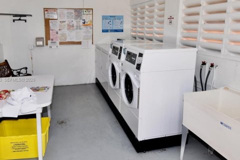 House in West Palm Beach, Florida 1 bedroom, 61.5 sq.m. № 2008274 - photo 15