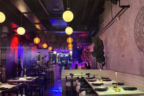 Commercial property in Miami, Florida № 2034080 - photo 3