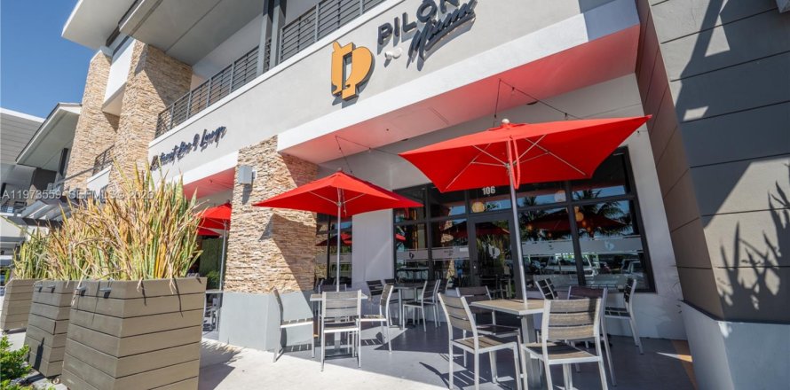 Commercial property in Miami, Florida № 2034080