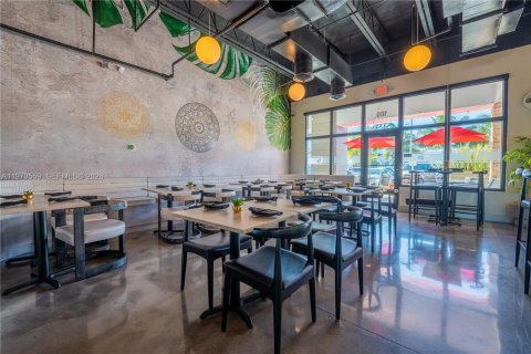 Commercial property in Miami, Florida № 2034080 - photo 7