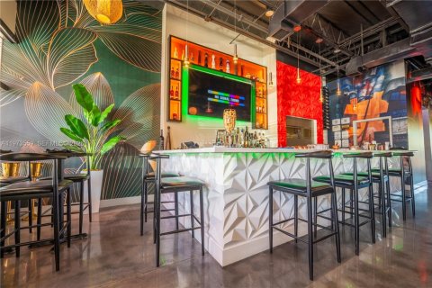 Commercial property in Miami, Florida № 2034080 - photo 6