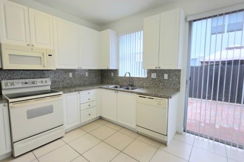 Adosado en alquiler en Doral, Florida, 4 dormitorios, 146.79 m2 № 1931787 - foto 10