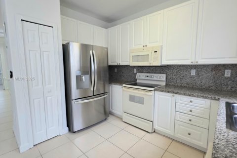 Adosado en alquiler en Doral, Florida, 4 dormitorios, 146.79 m2 № 1931787 - foto 11