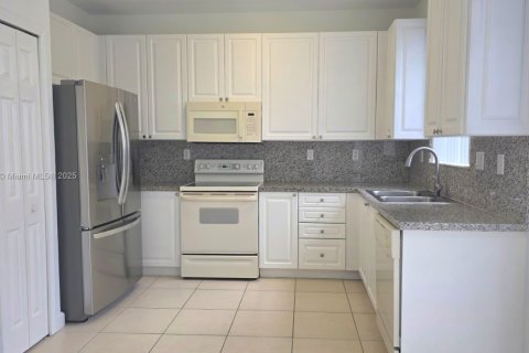 Adosado en alquiler en Doral, Florida, 4 dormitorios, 146.79 m2 № 1931787 - foto 9