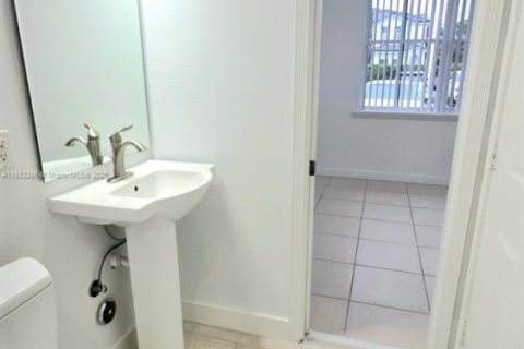Adosado en alquiler en Doral, Florida, 4 dormitorios, 146.79 m2 № 1931787 - foto 17