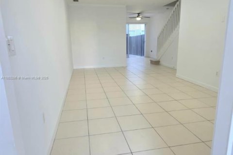 Adosado en alquiler en Doral, Florida, 4 dormitorios, 146.79 m2 № 1931787 - foto 7