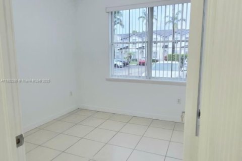 Adosado en alquiler en Doral, Florida, 4 dormitorios, 146.79 m2 № 1931787 - foto 12