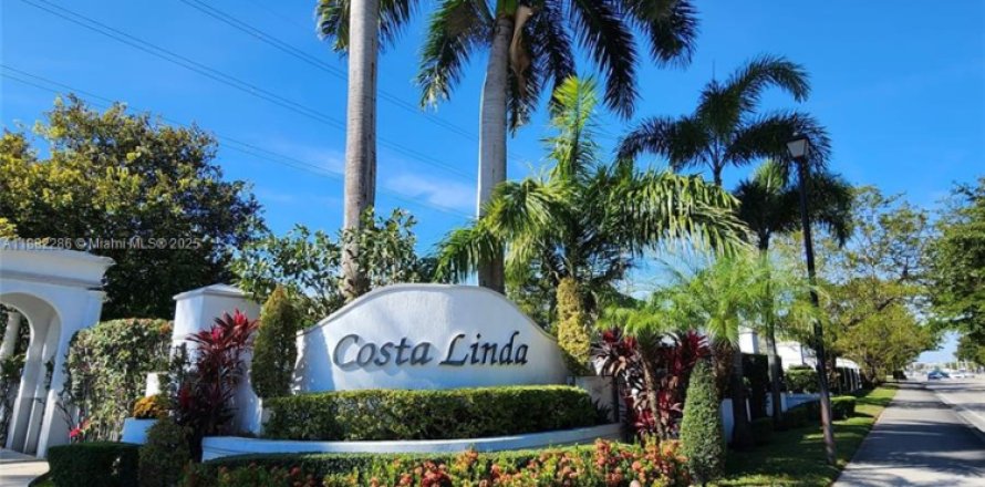 Adosado en Doral, Florida 4 dormitorios, 146.79 m2 № 1931787