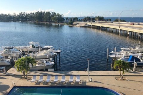 Copropriété à louer à Miami, Floride: 1 chambre, 74.69 m2 № 2001347 - photo 3